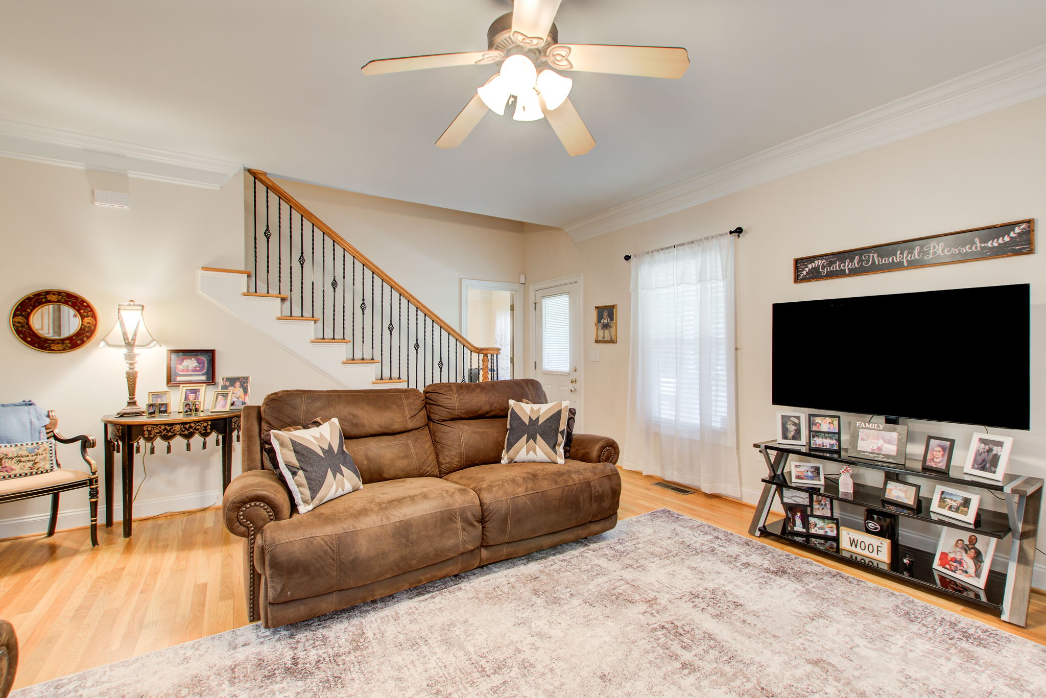 7 Living Room C w Main BR Access