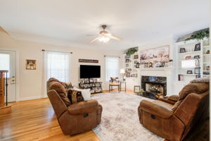 5 Living Room A w Entry