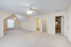 28 BR 2 B w En Suite + Closet + Hallway