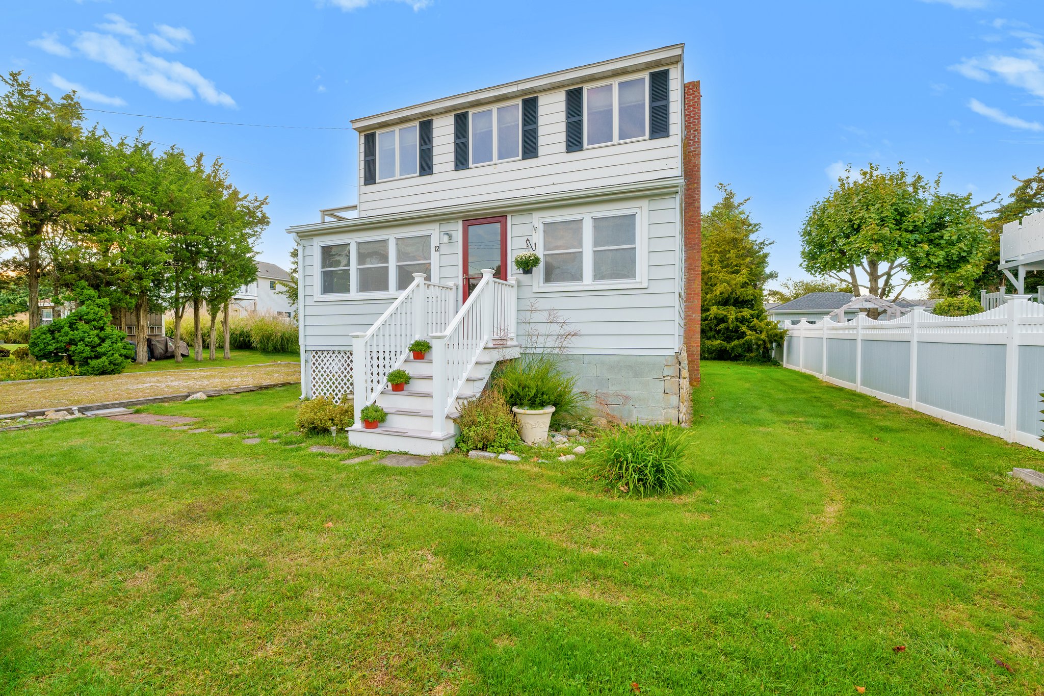 12 Elmwood Ave, Westerly, RI 02891, USA Photo 6