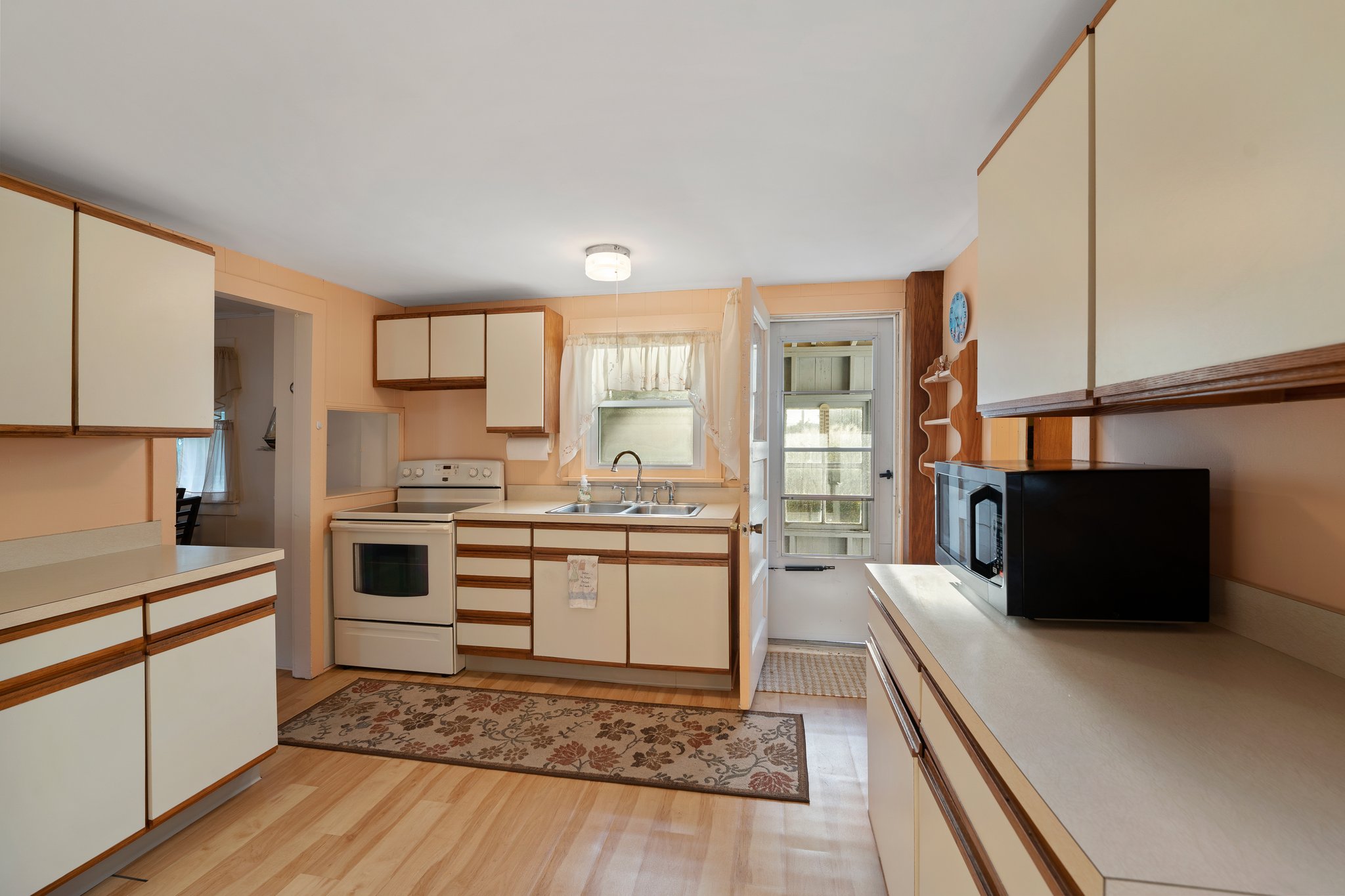 12 Elmwood Ave, Westerly, RI 02891, USA Photo 22