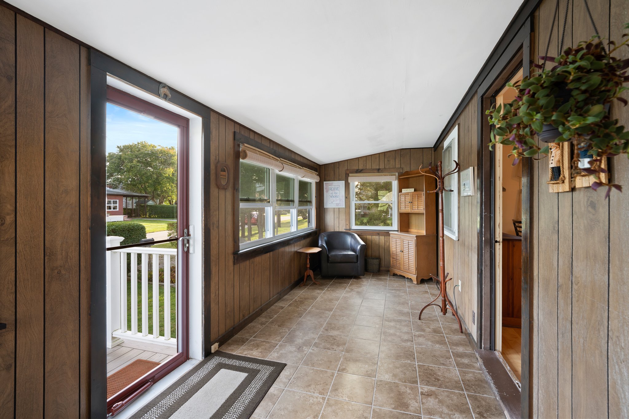 12 Elmwood Ave, Westerly, RI 02891, USA Photo 11
