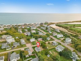 12 Elmwood Ave, Westerly, RI 02891, USA Photo 2