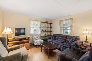 12 Elmwood Ave, Westerly, RI 02891, USA Photo 14