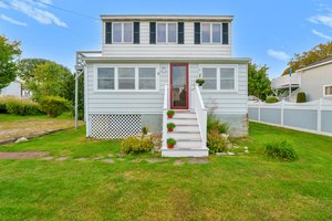 12 Elmwood Ave, Westerly, RI 02891, USA Photo 8