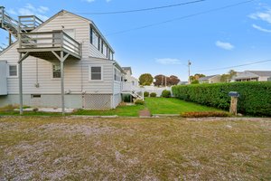12 Elmwood Ave, Westerly, RI 02891, USA Photo 4