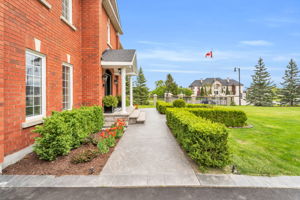 Front Porch/Entrance