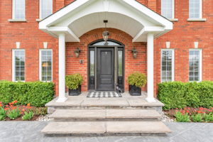Front Porch/Entrance