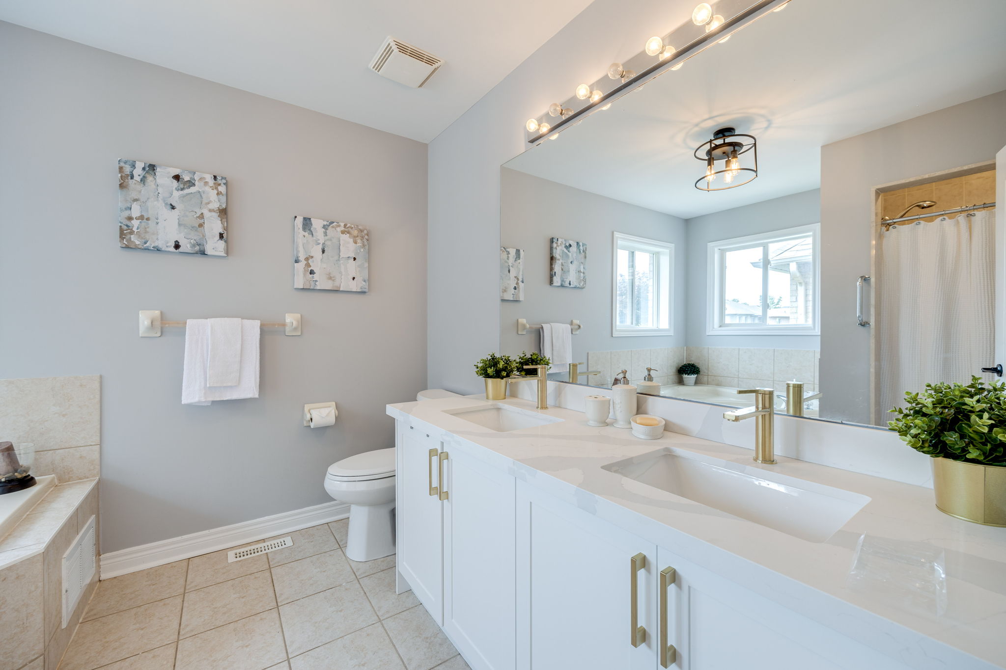 Richmond Hill property showcase — delivered property photograph 38