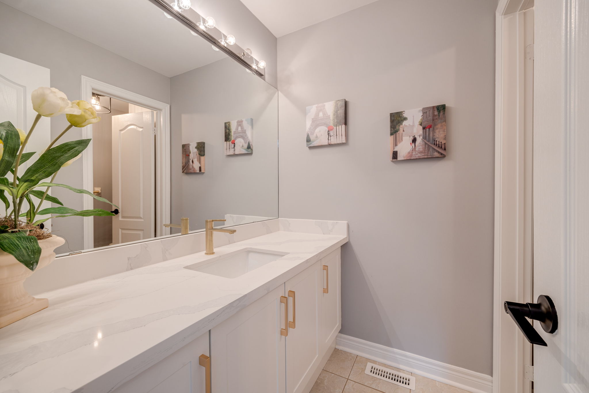 Richmond Hill property showcase — delivered property photograph 29