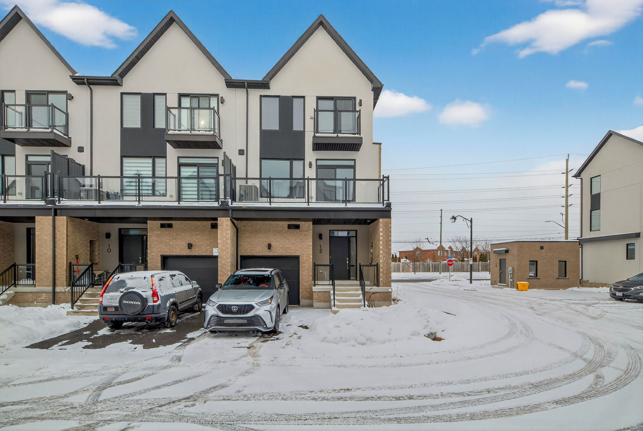 12 Lively Wy Whitby, ON L1R 0S3