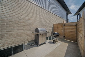  Photo 32