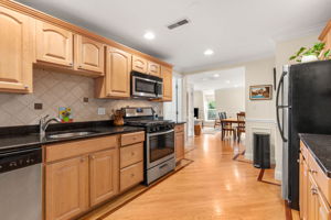 12 Maple Ave unit 3, Andover, MA 01810, USA Photo 9