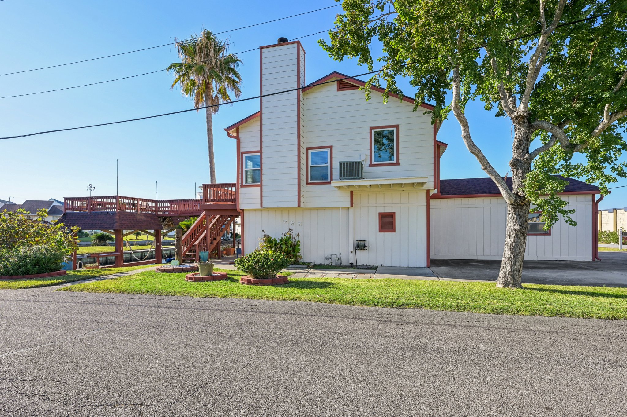 N Omega Dr-S0611-004.jpg