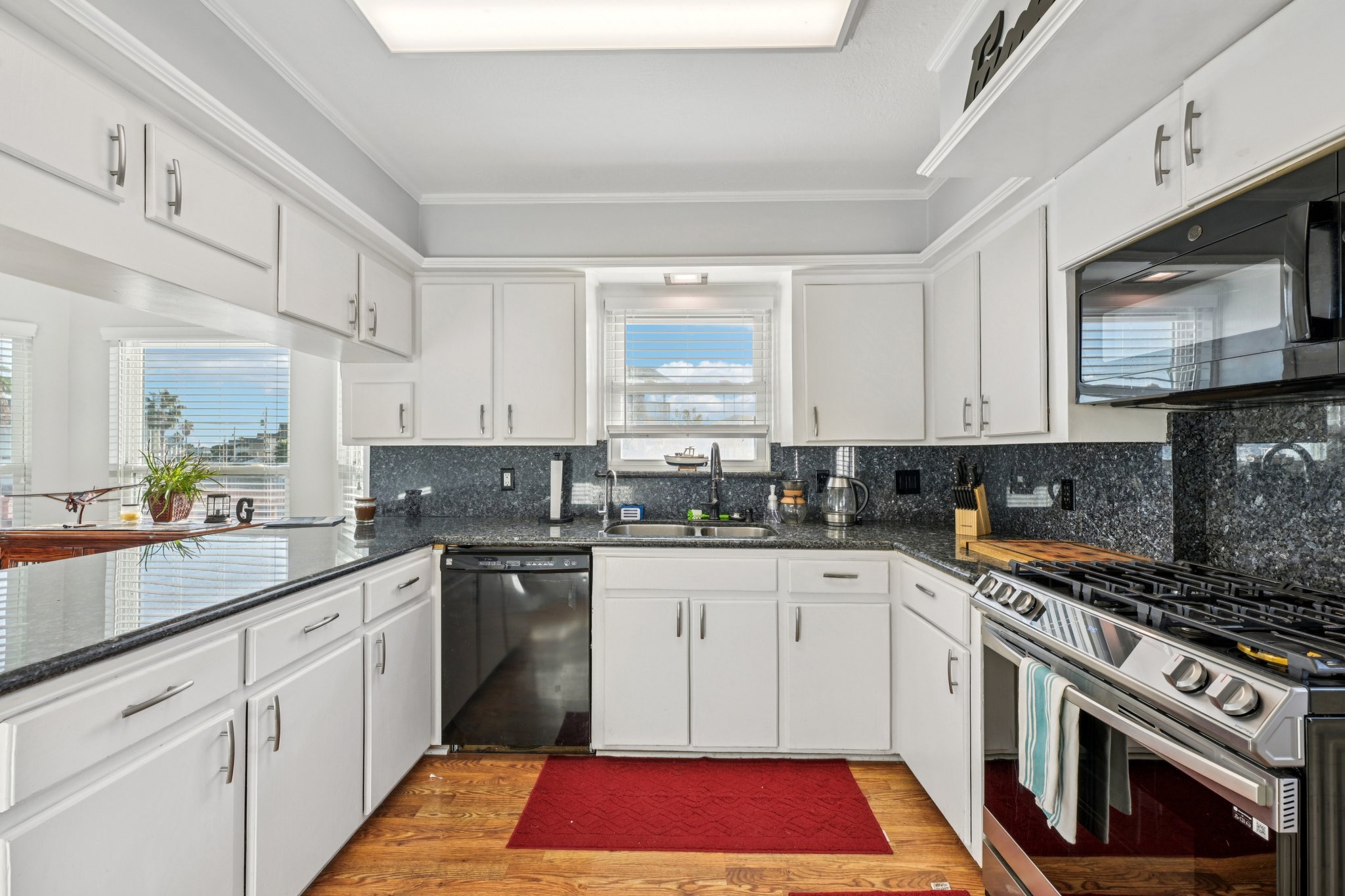 N Omega Dr-S0611-015.jpg