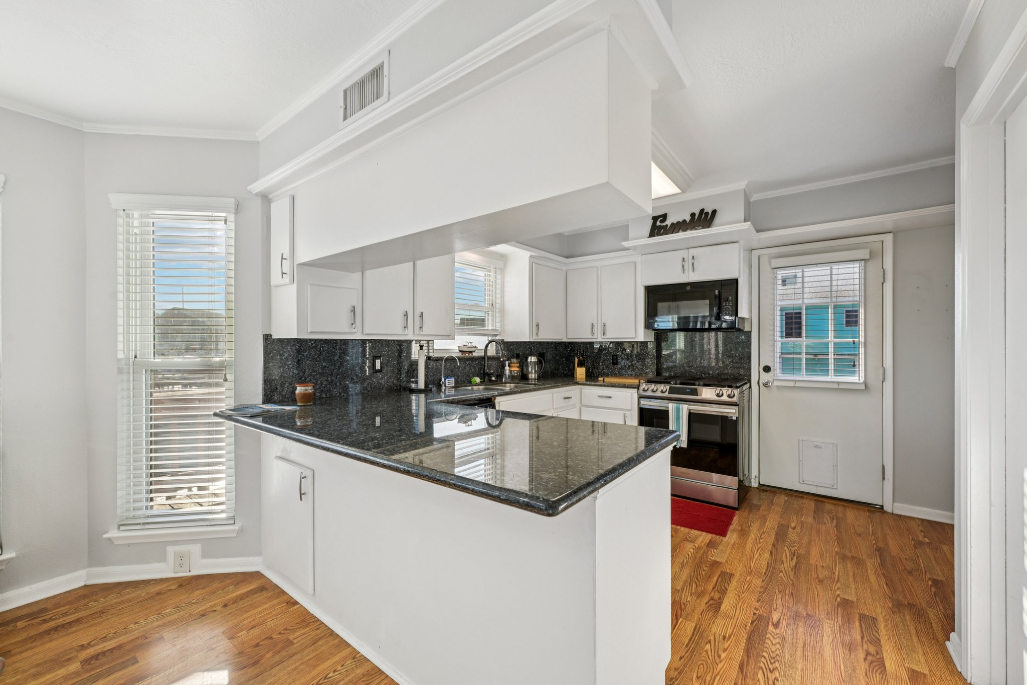 N Omega Dr-S0611-016.jpg