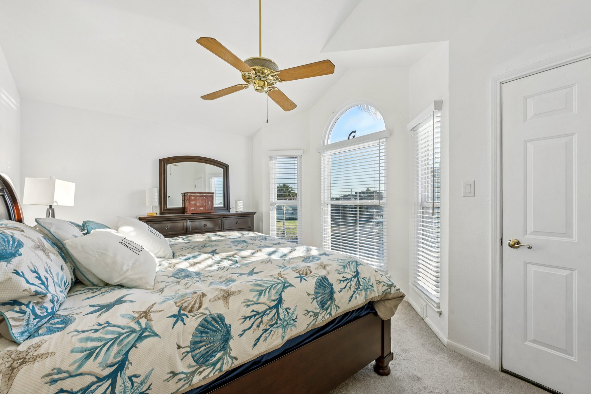 N Omega Dr-S0611-024.jpg