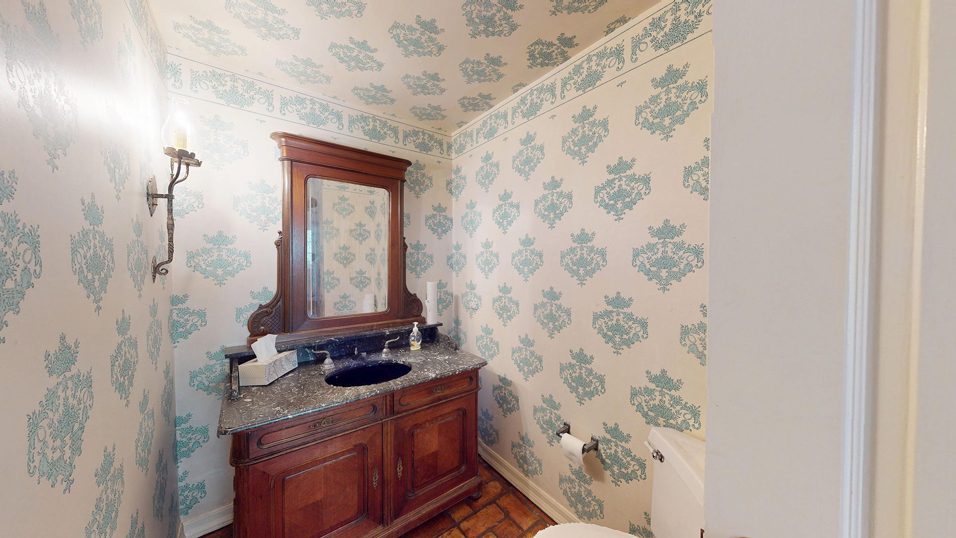  Photo 40
