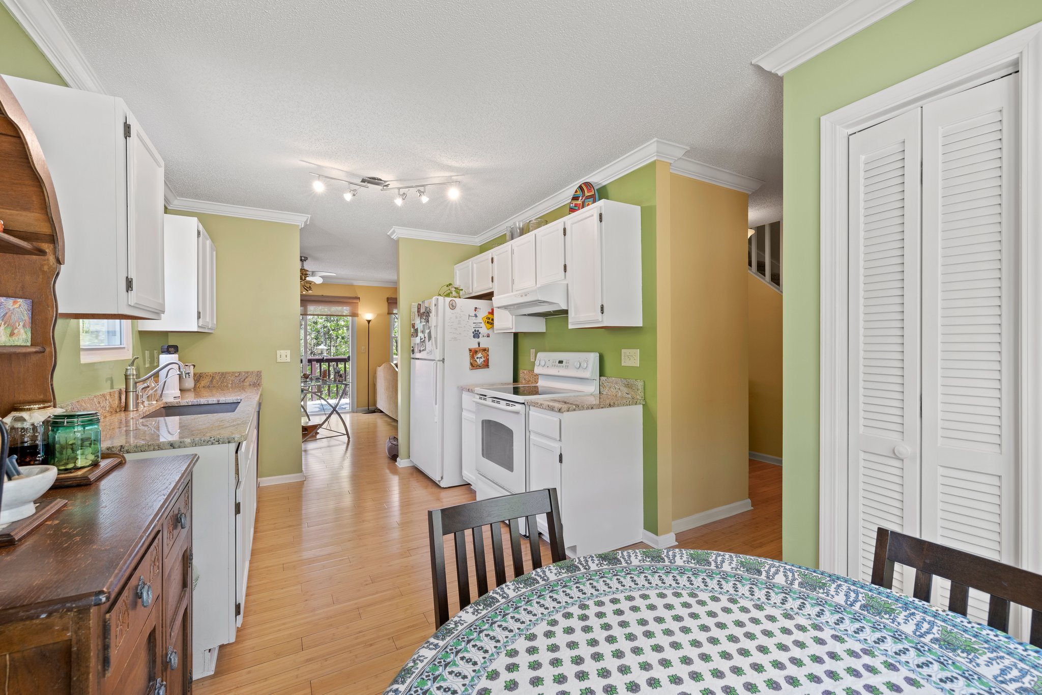 12 Rocking Porch Rd, Asheville, NC 28805, USA Photo 11