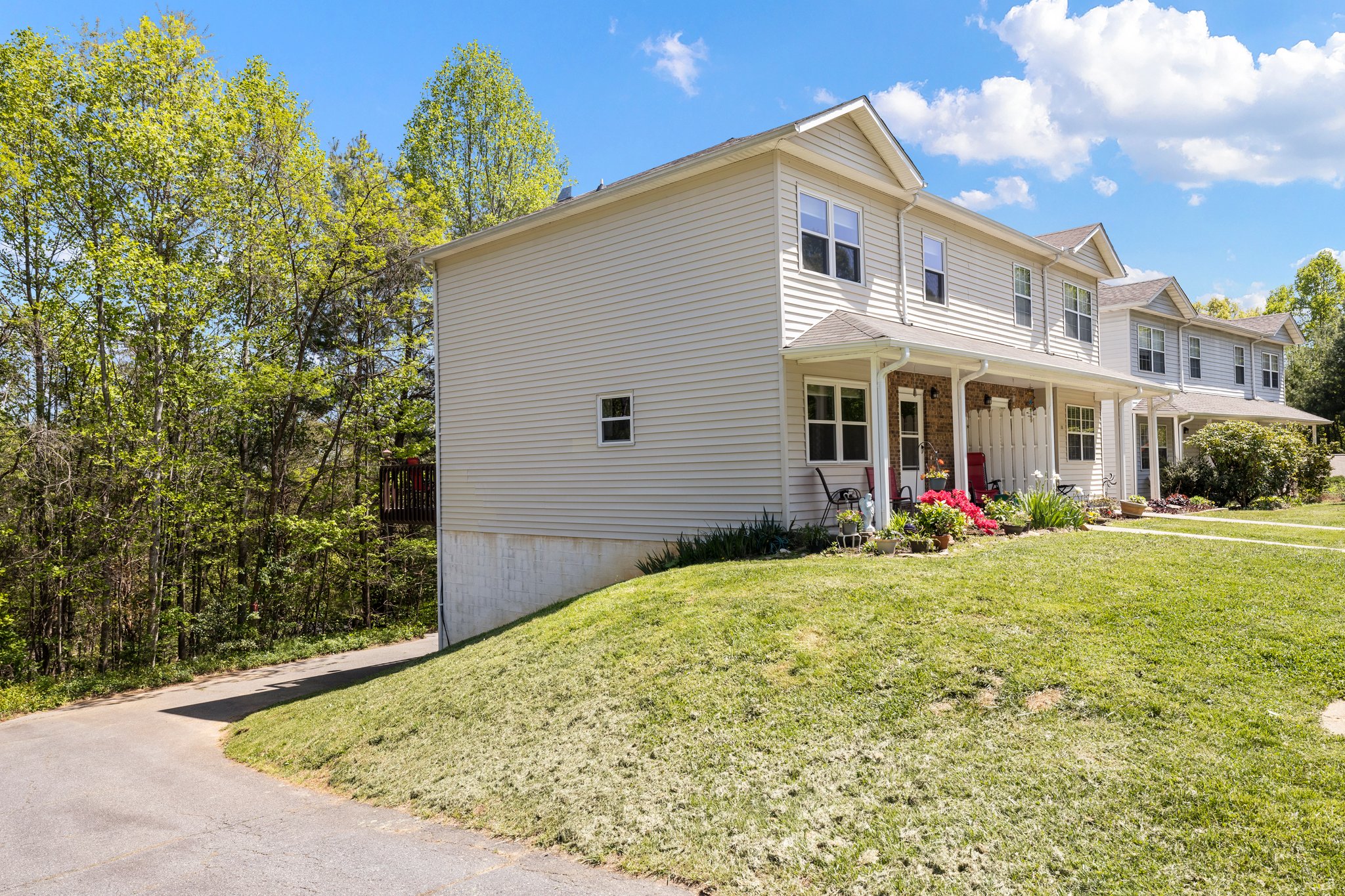 12 Rocking Porch Rd, Asheville, NC 28805, USA Photo 28