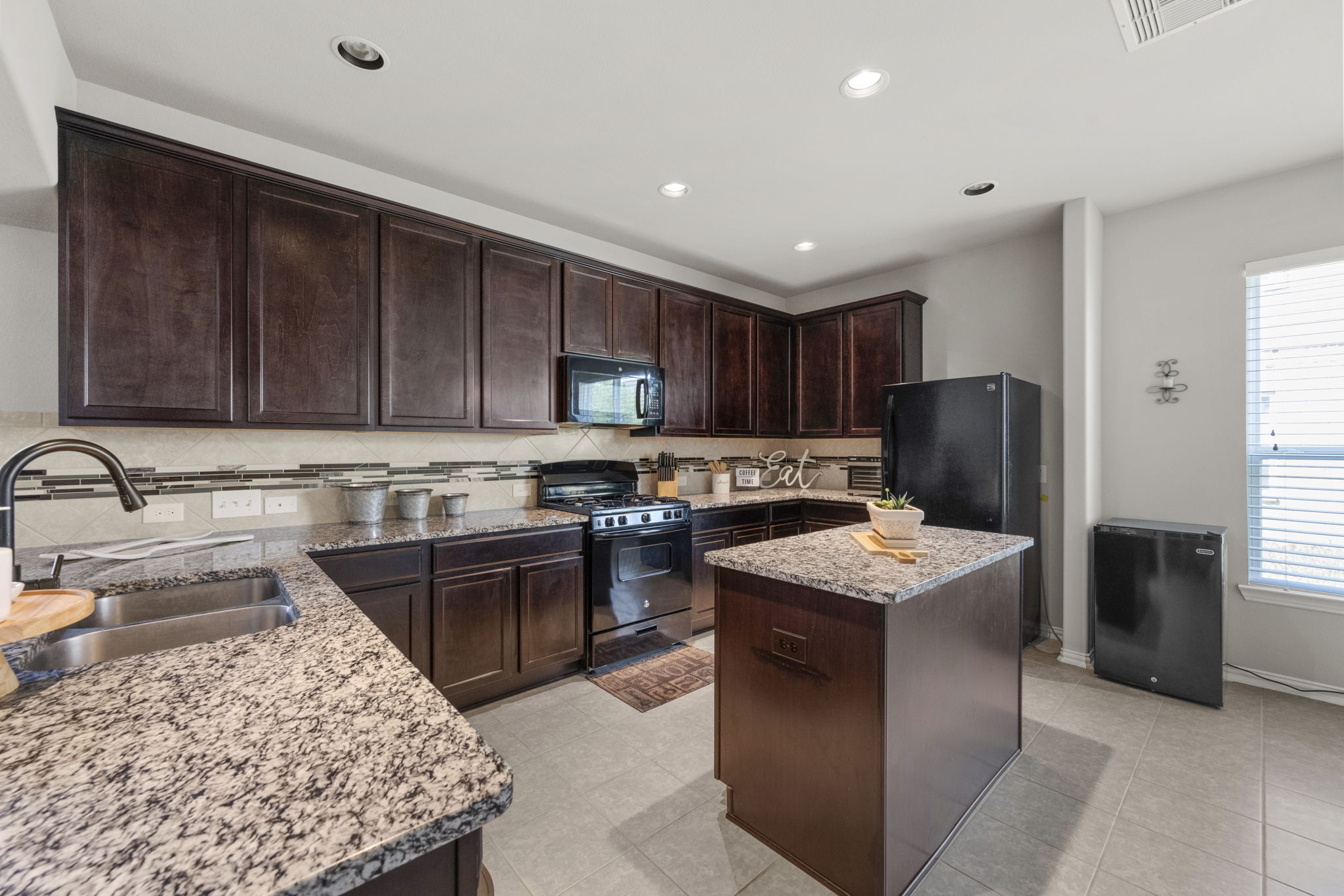 12 Sunnyvale Ln, Manvel, TX 77578, USA Photo 21