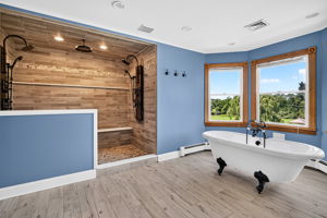 Ensuite Primary Bathroom
