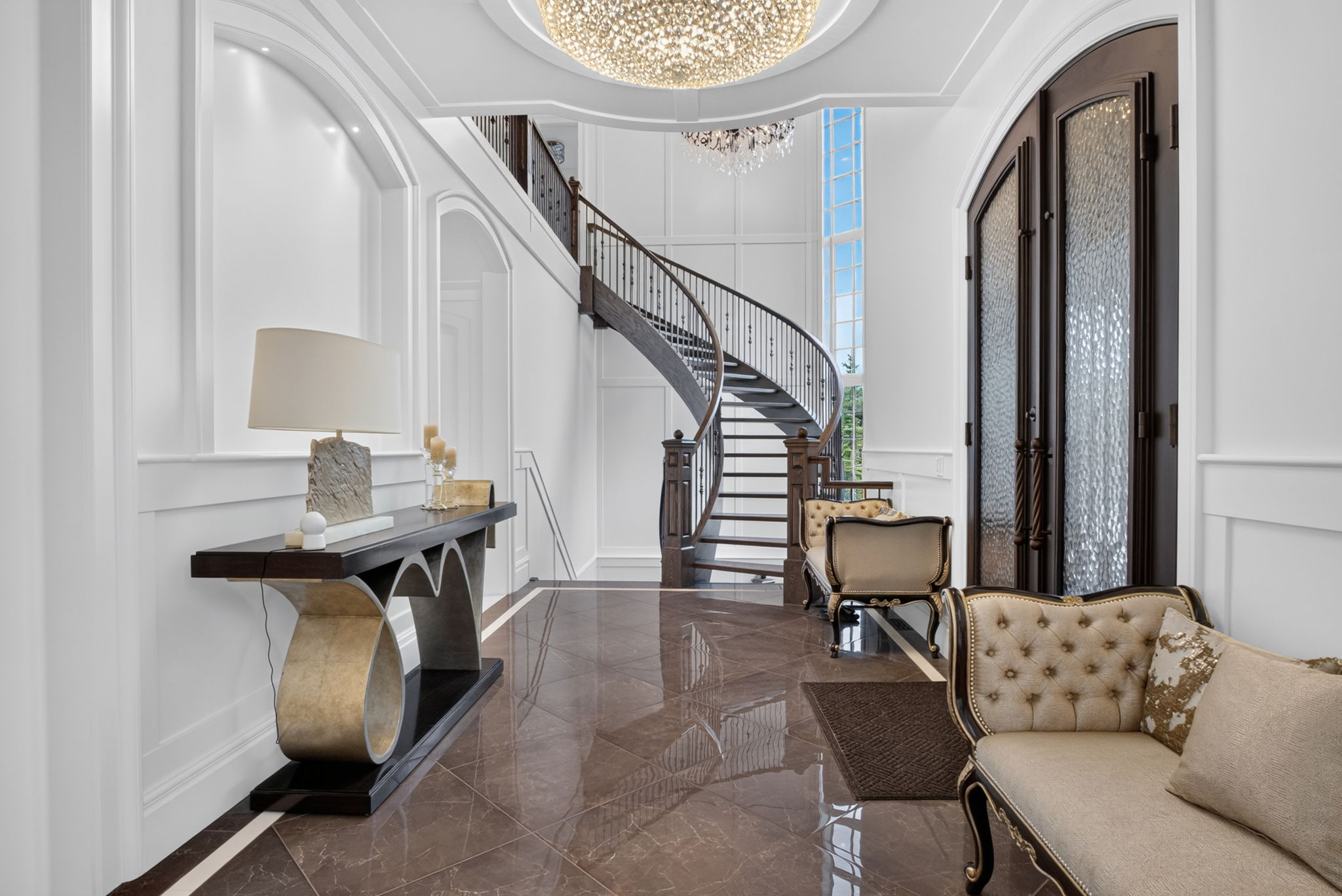 Grand foyer with sweeping curved staircase