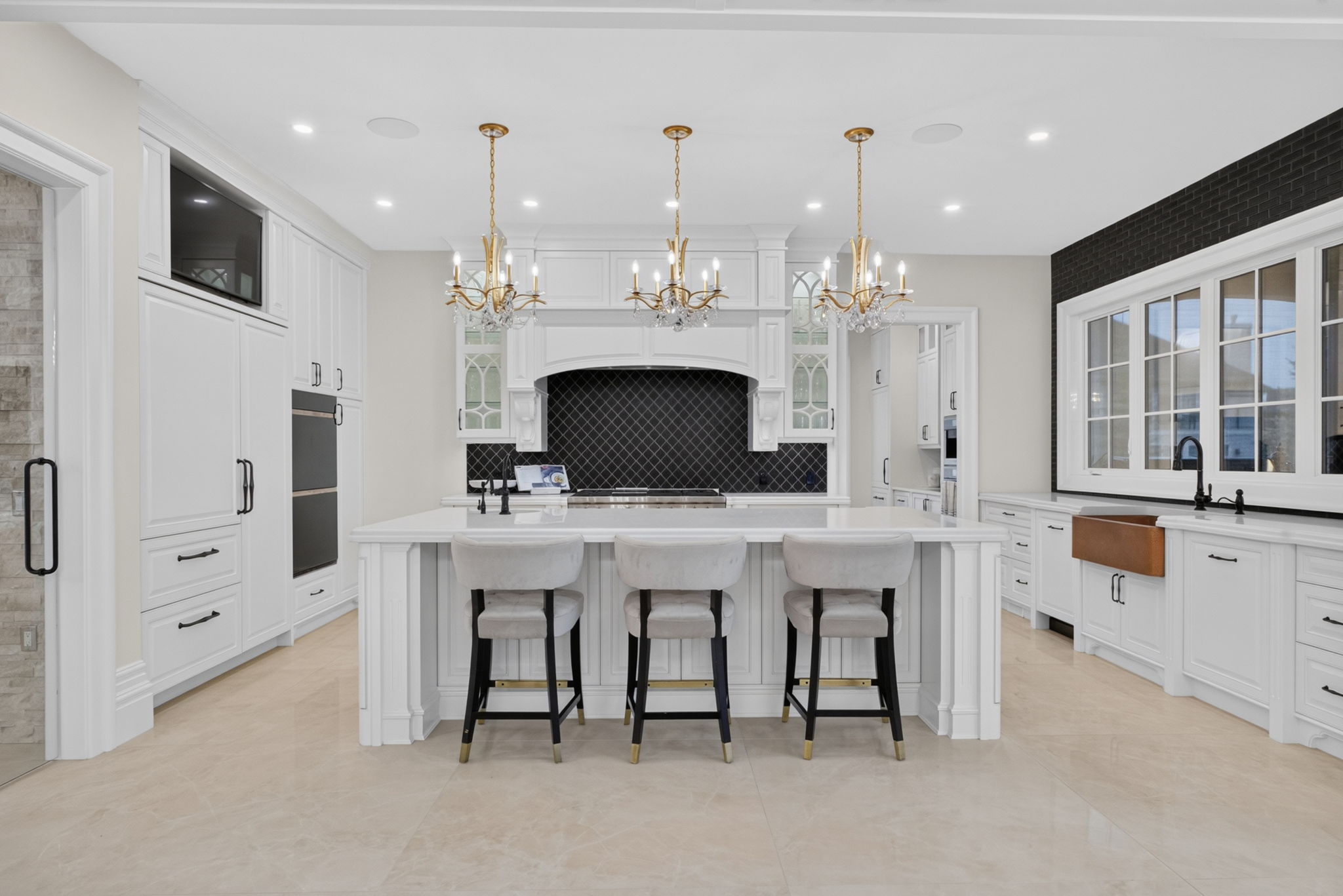 Chef's kitchen with premium appliances and butler's pantry