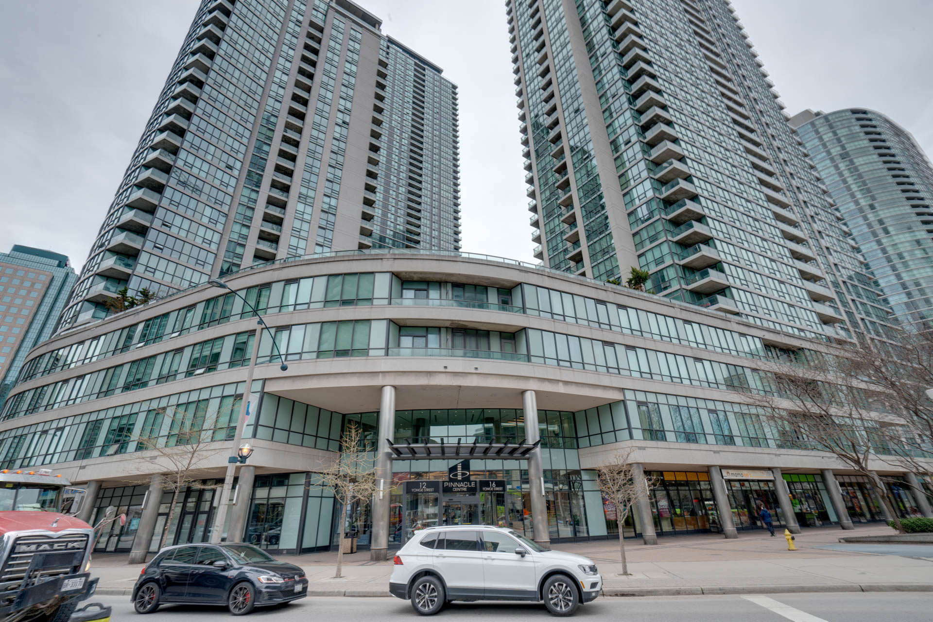 12 Yonge St Unit 2607