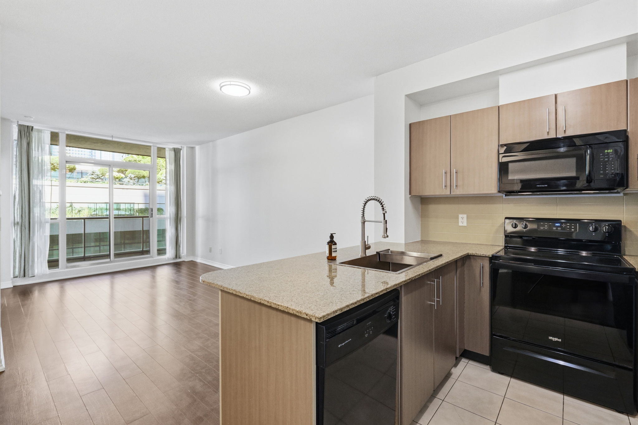 Property in Toronto — delivered property photograph 6