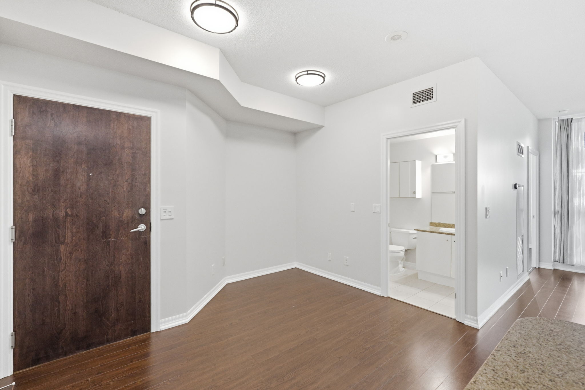 Property in Toronto — delivered property photograph 8
