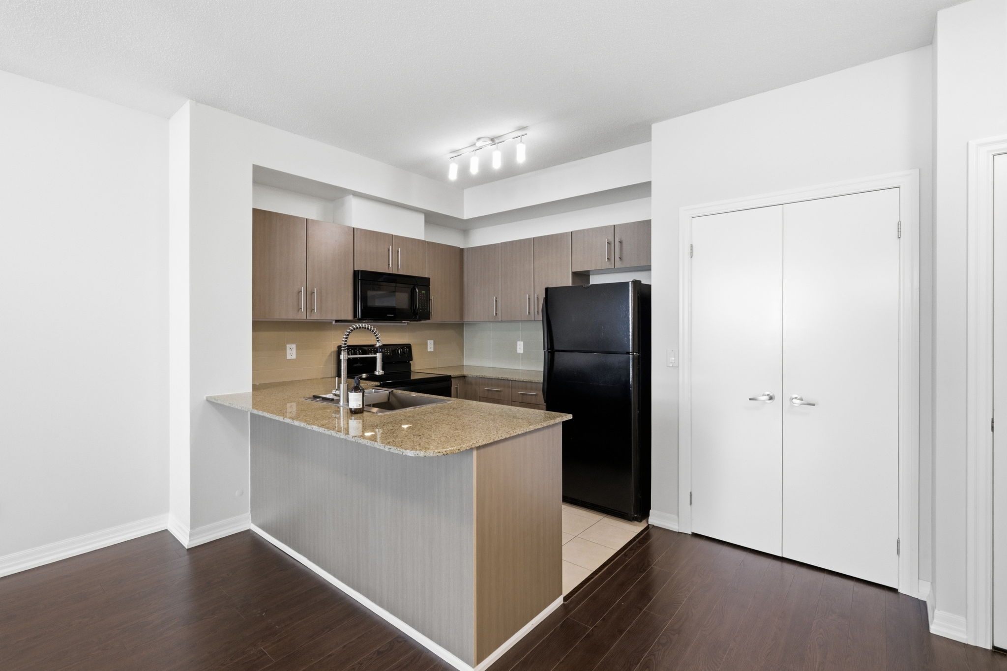 Property in Toronto — delivered property photograph 9