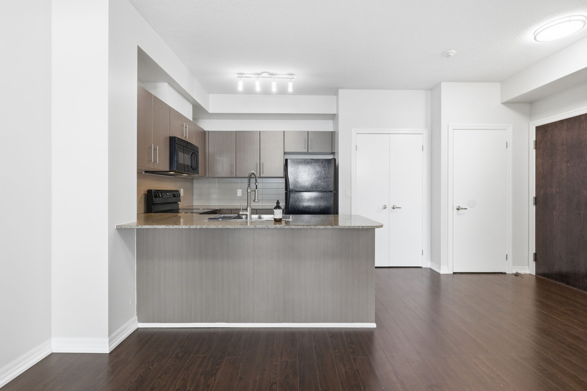 Property in Toronto — delivered property photograph 12