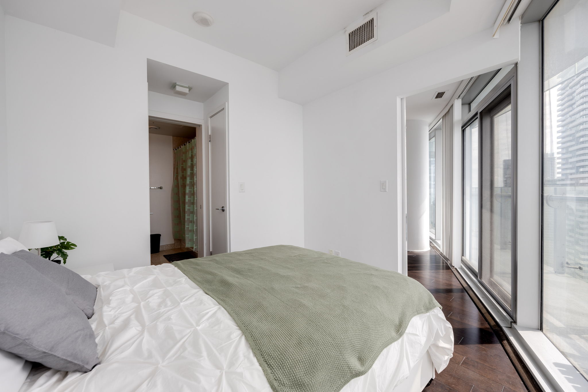 Toronto property showcase — delivered property photograph 11