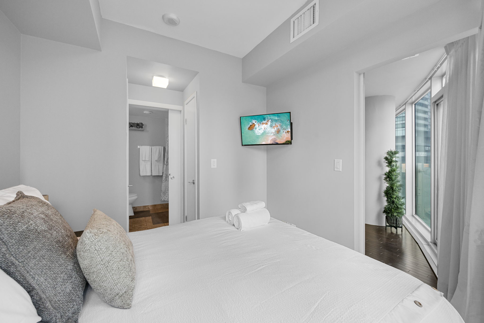 Toronto property showcase — delivered property photograph 16