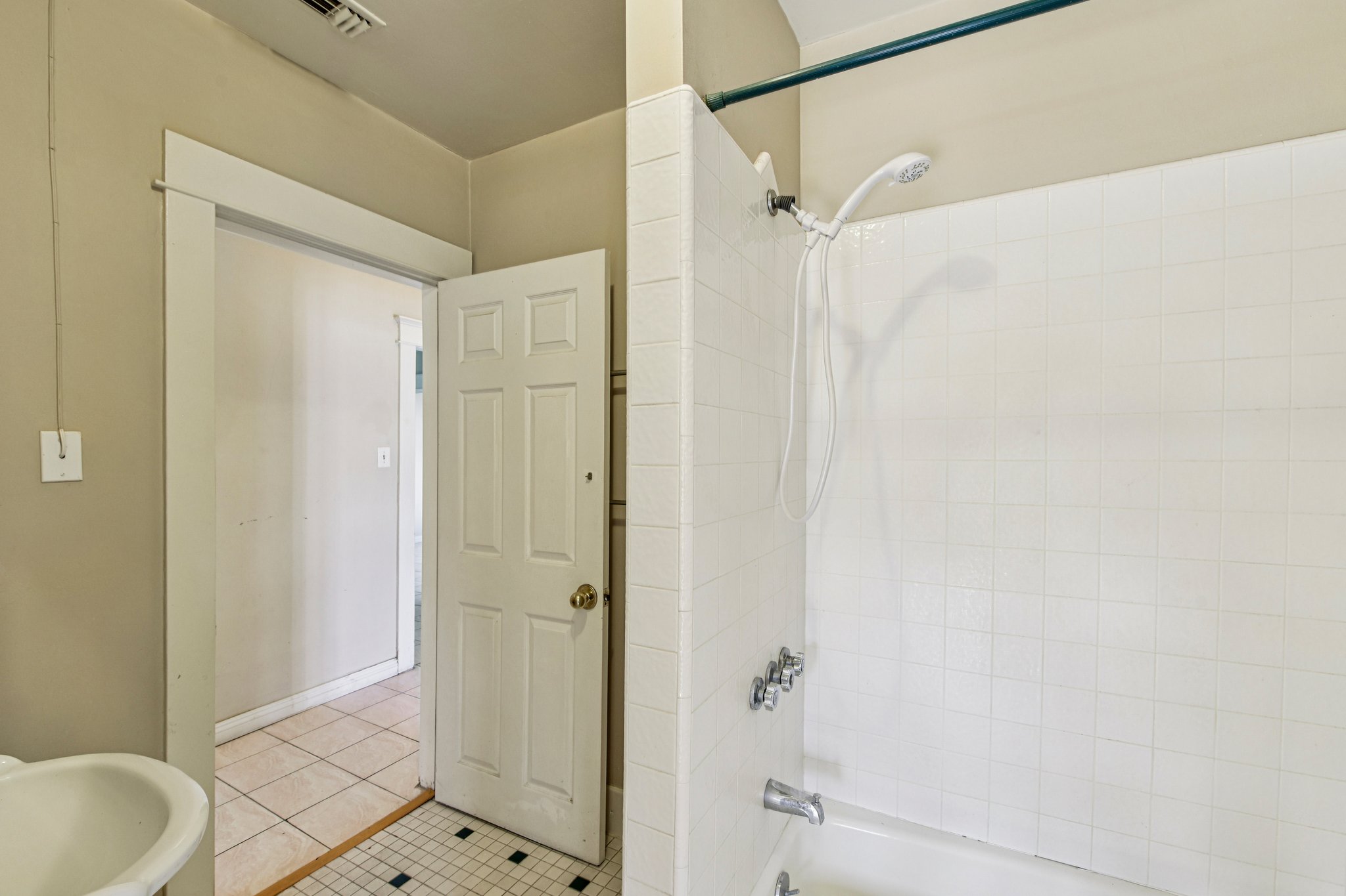 Ardmore Dr-S2402-045.jpg