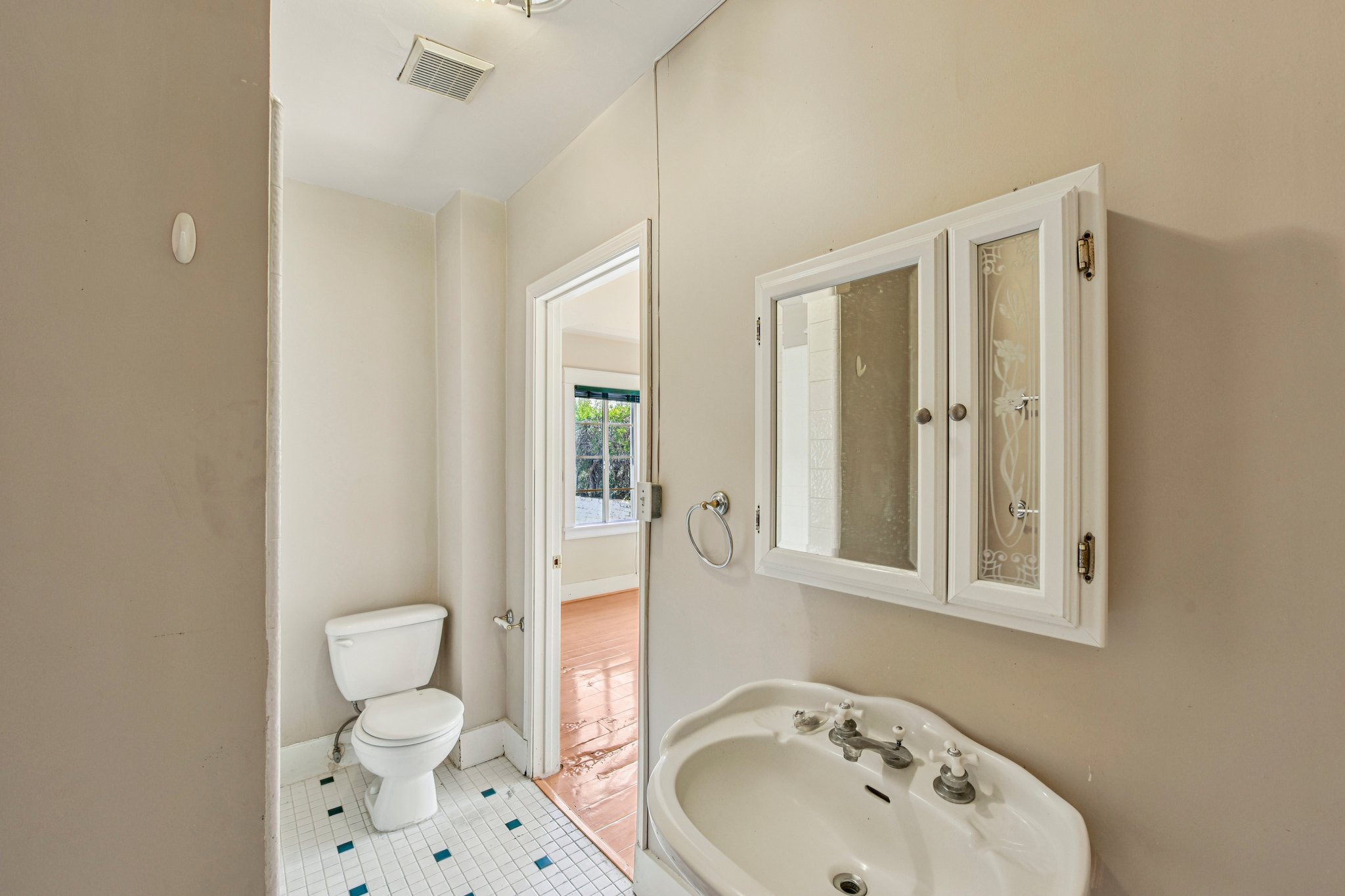 Ardmore Dr-S2402-046.jpg