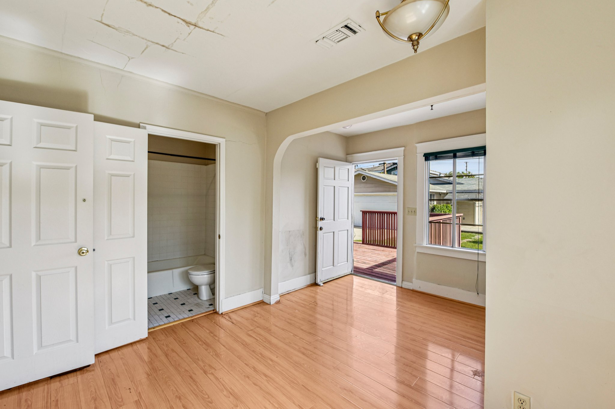 Ardmore Dr-S2402-047.jpg