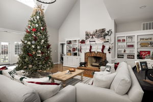  Photo 44