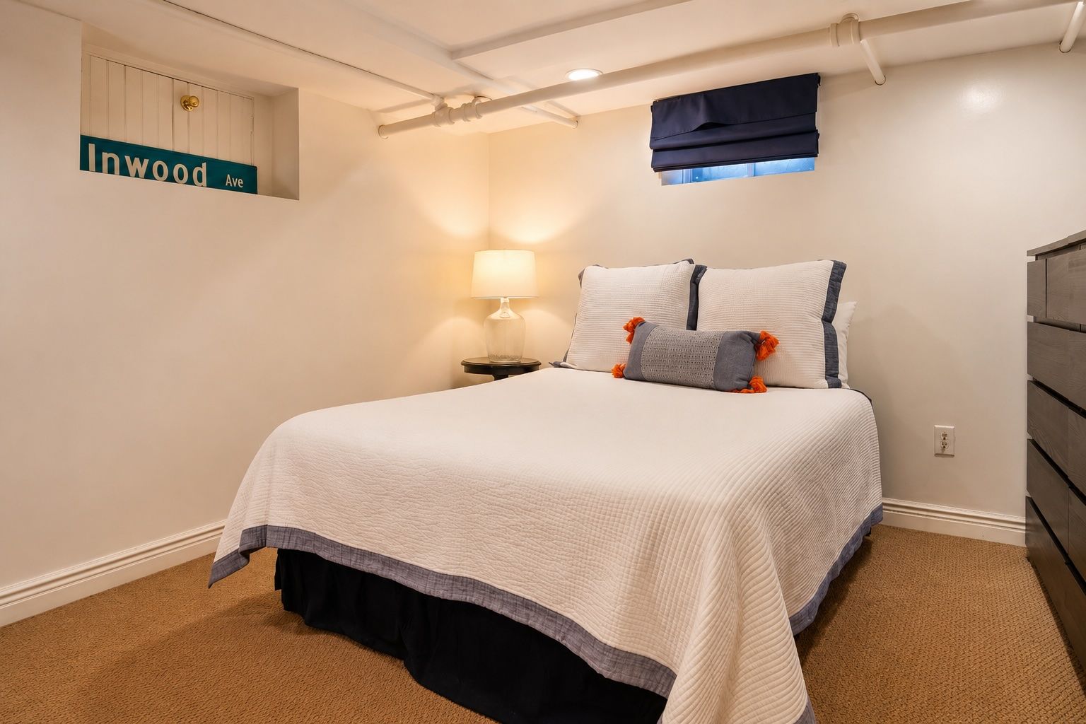 Lower level bonus room with full bath..