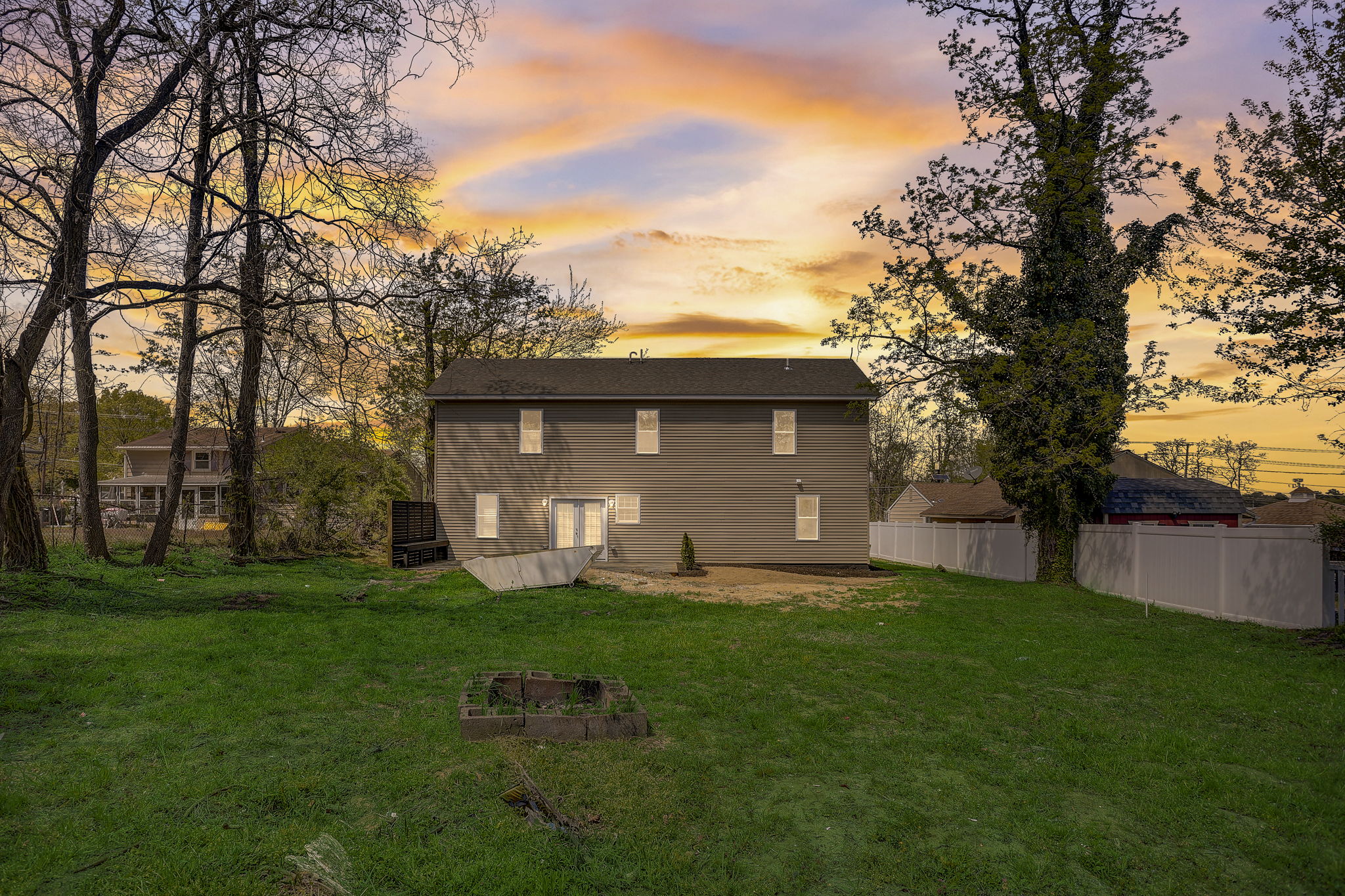 E Oak Ave - VT-002