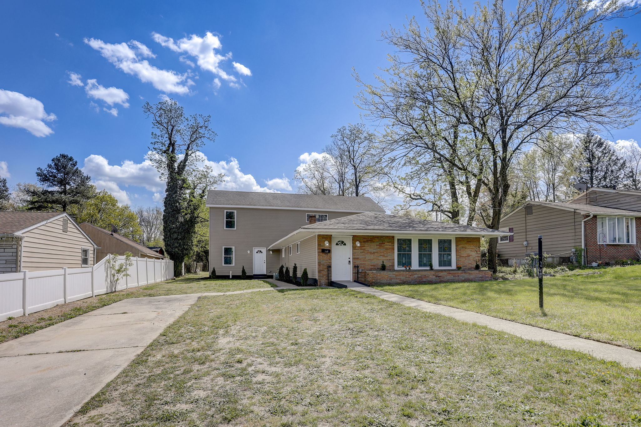 E Oak Ave-001