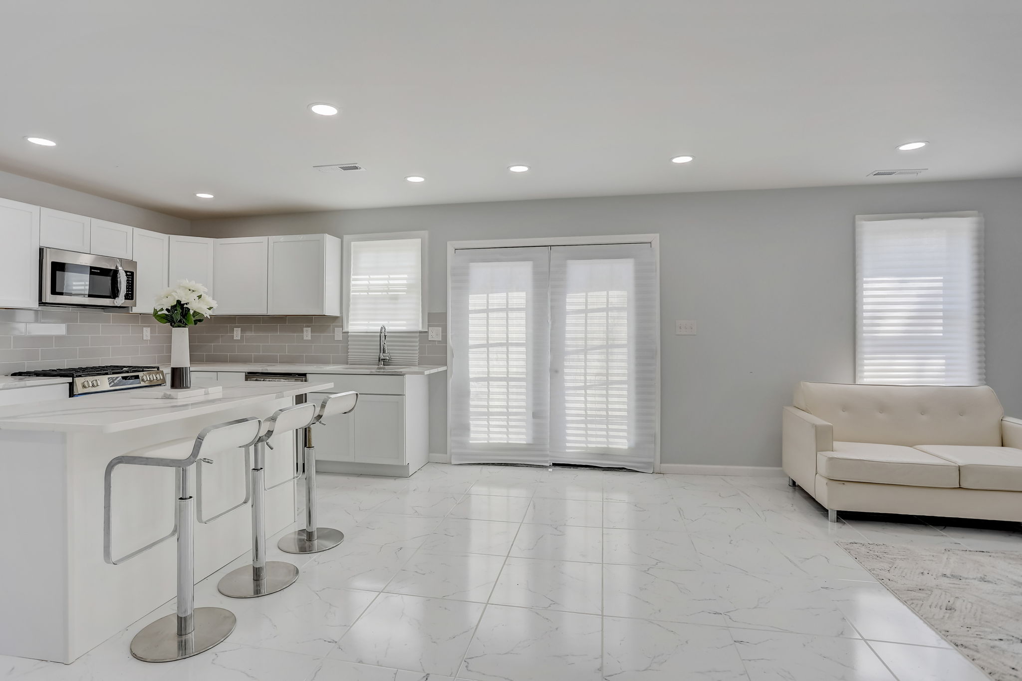 E Oak Ave-010