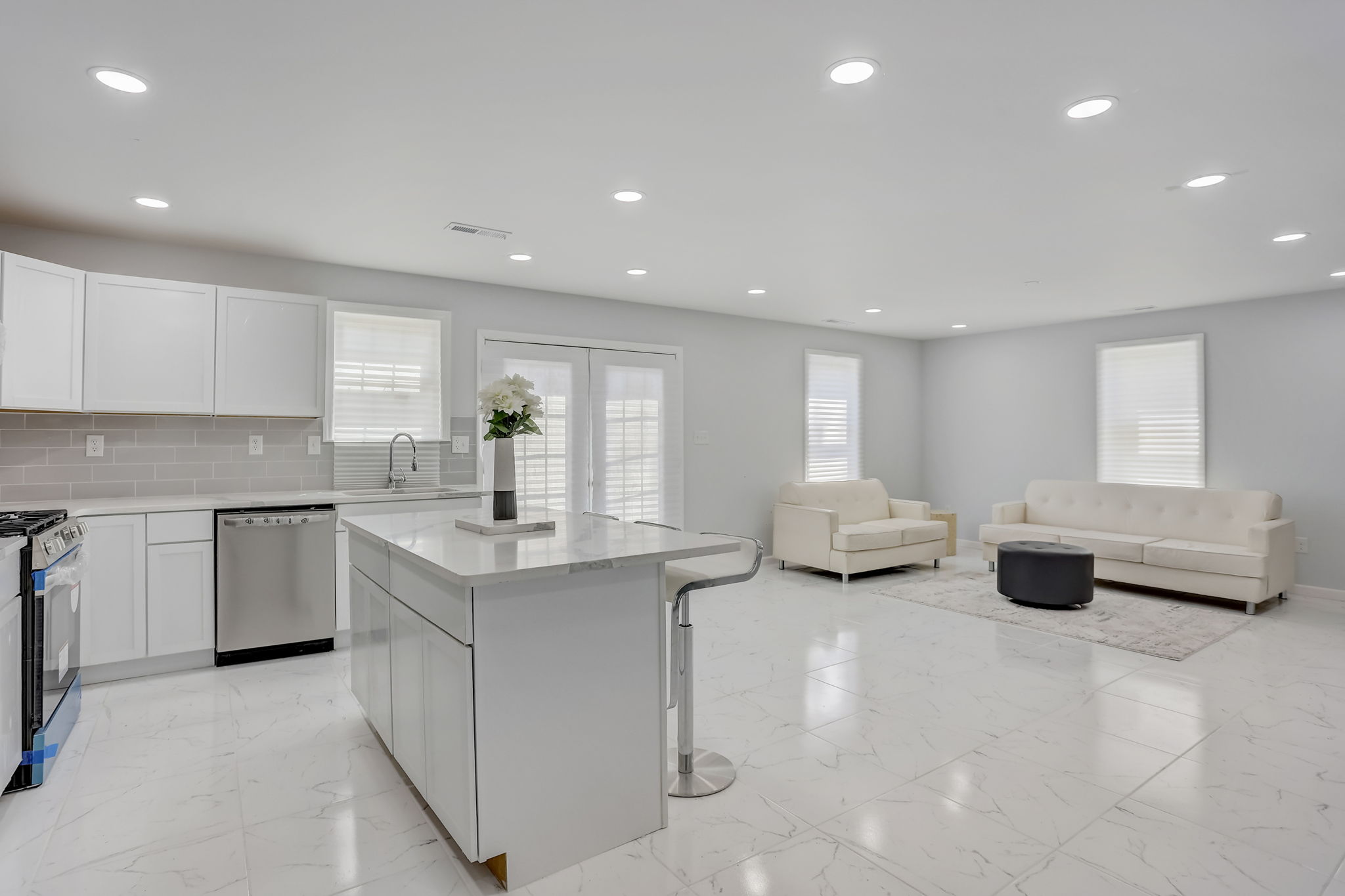 E Oak Ave-012