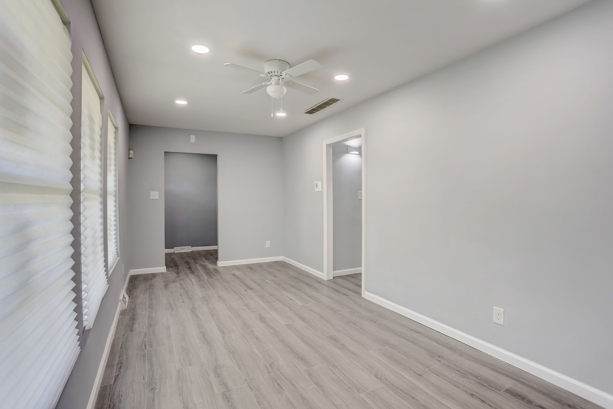 E Oak Ave-017