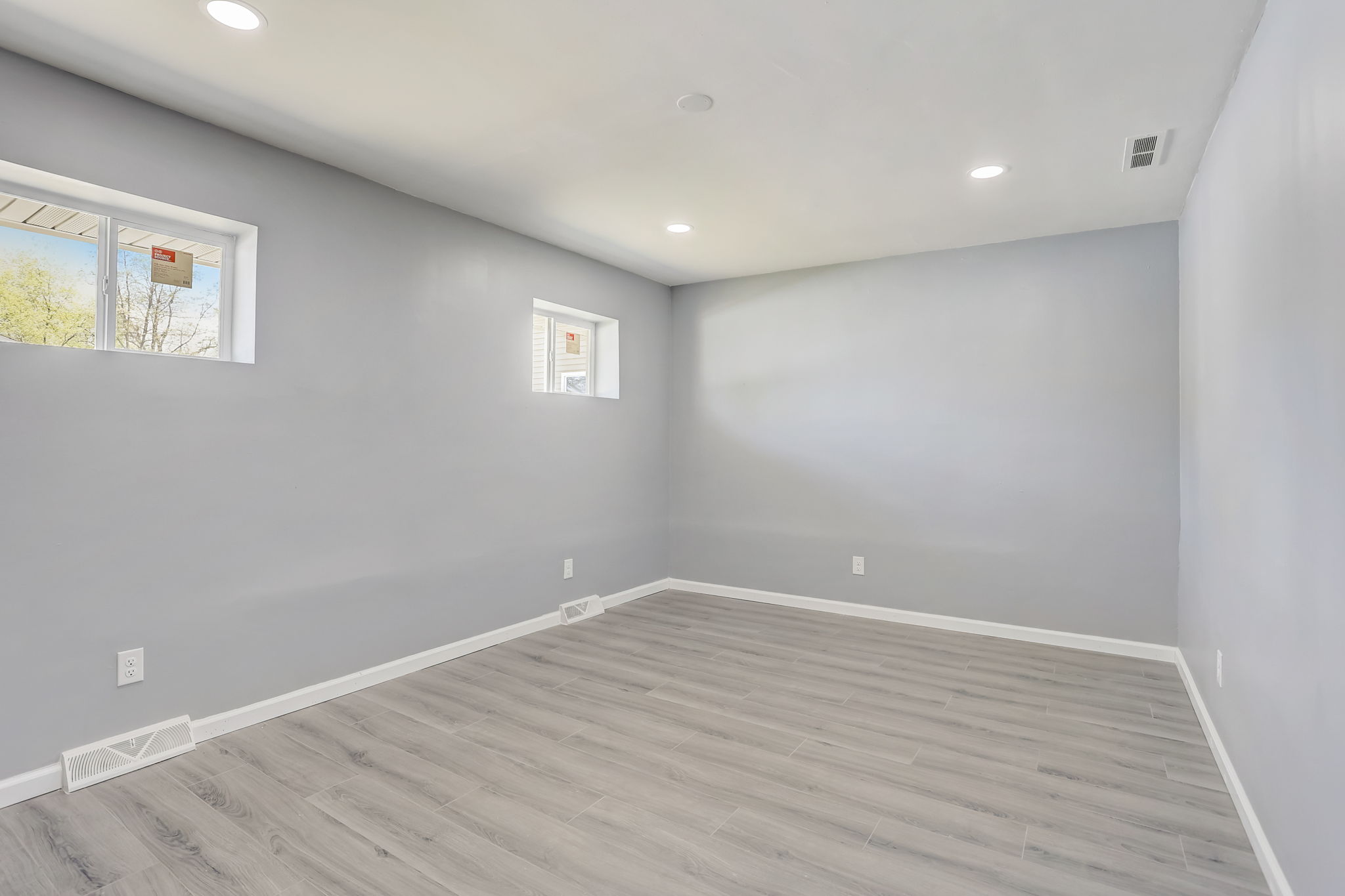 E Oak Ave-018