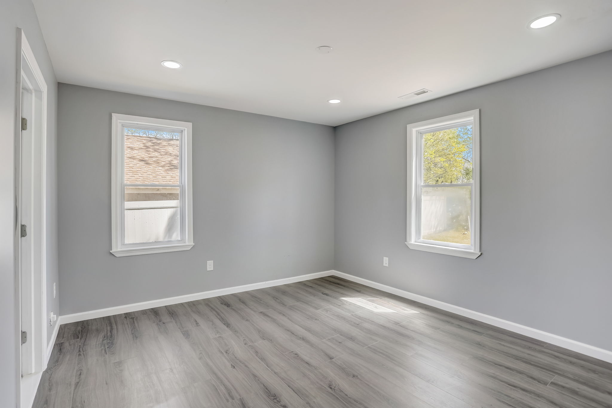E Oak Ave-030