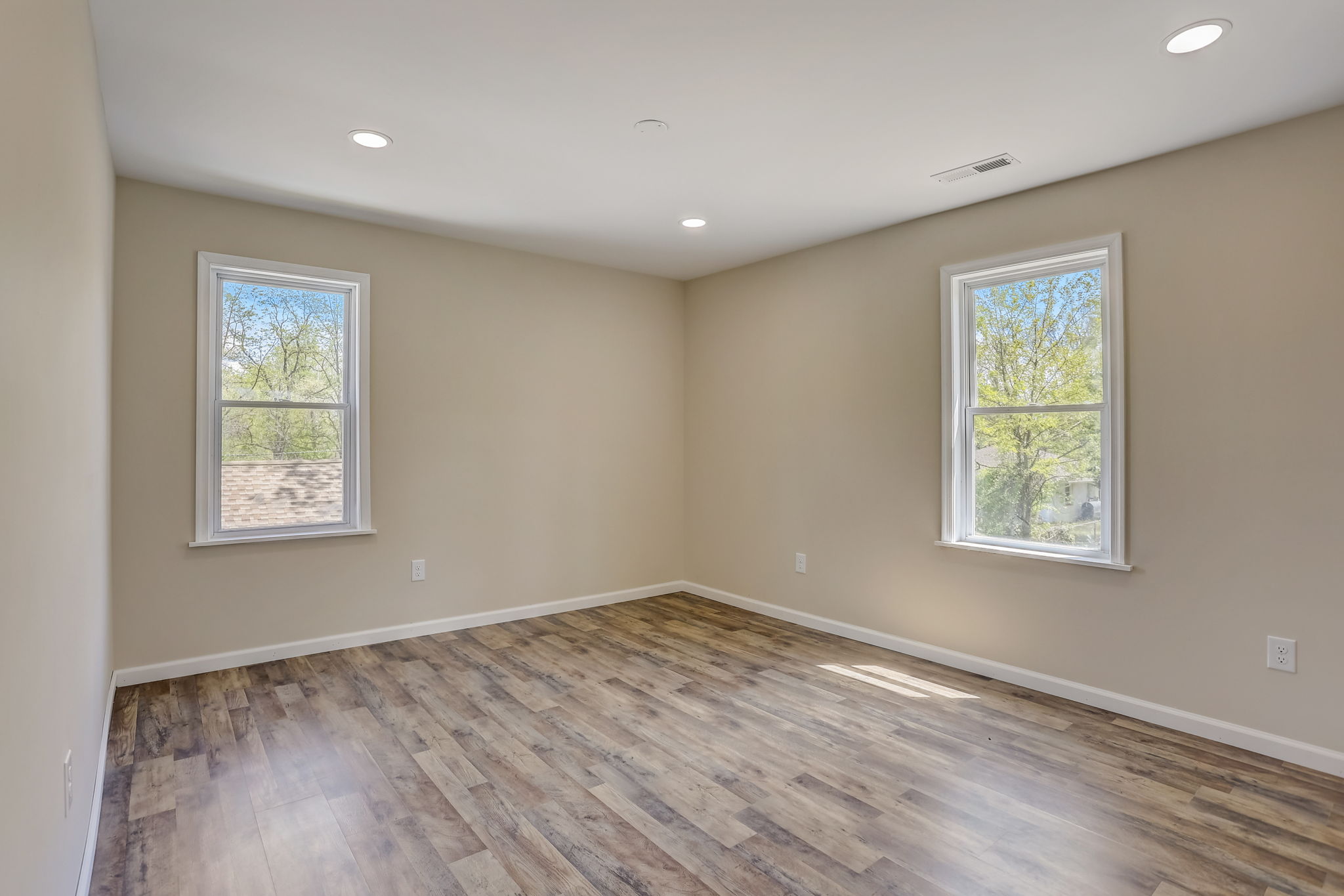E Oak Ave-036