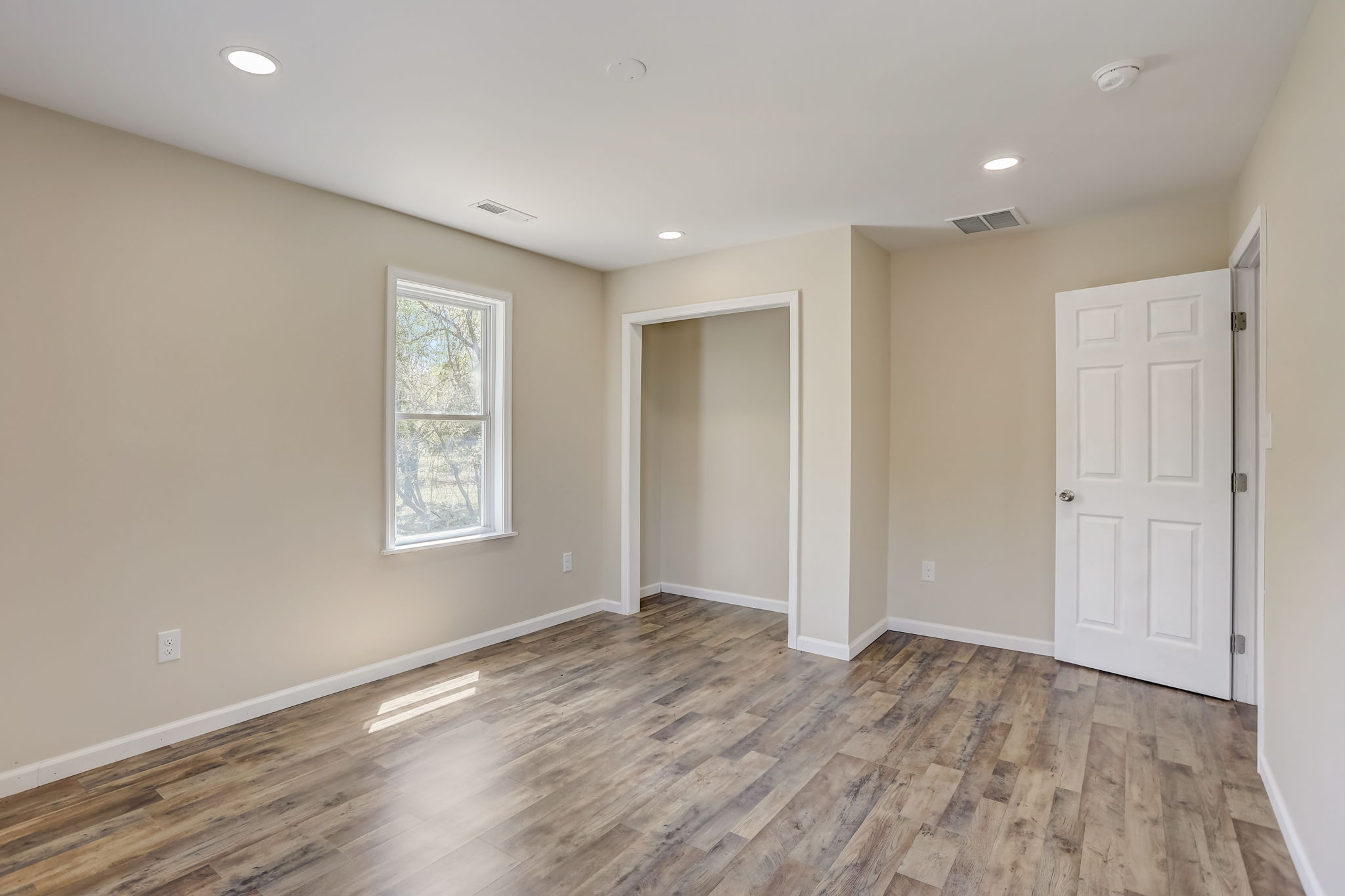 E Oak Ave-037