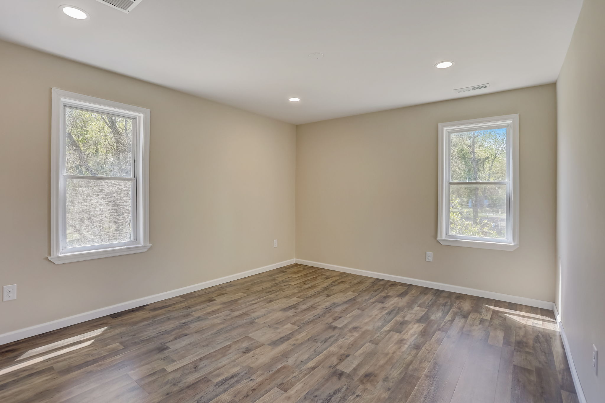 E Oak Ave-041
